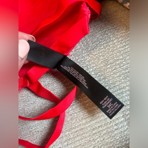 Victoria’s Secret Lace “Very Sexy Push-up” Bra - Picture 9 of 10